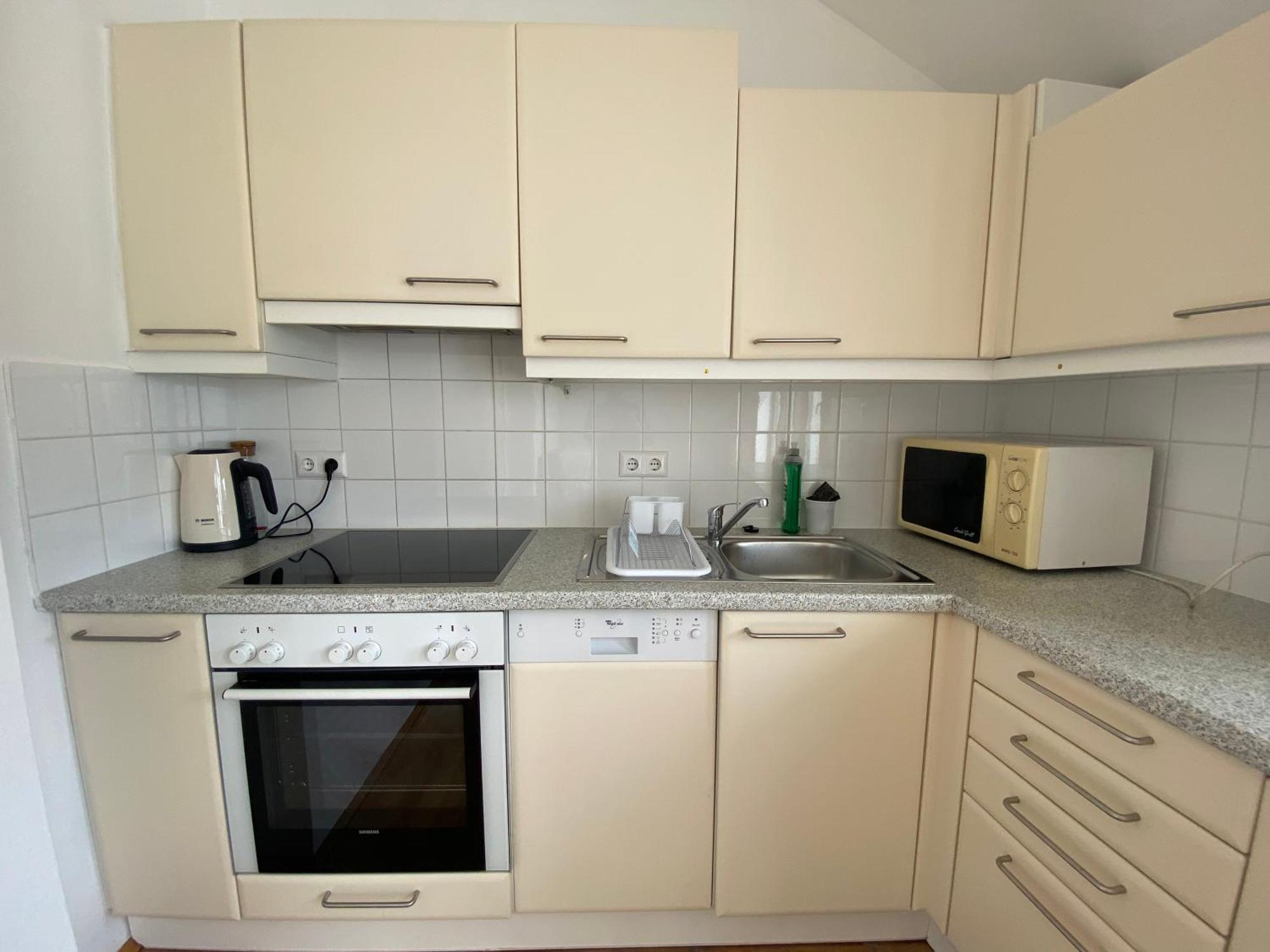 Luxury Penthouse Near Metro, Train Station And 15 Mins Center Apartment Wien