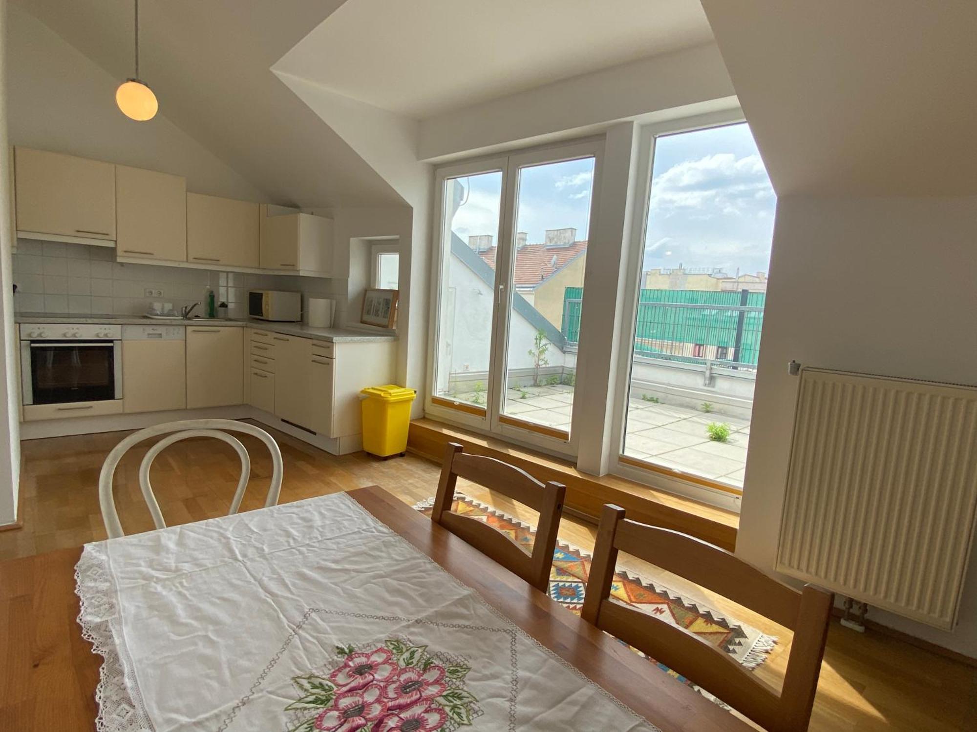 Apartment Luxury Penthouse Near Metro, Train Station And 15 Mins Center Wien